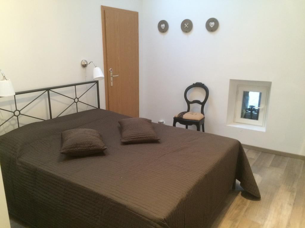 Gite Le Bol D'Air Puilly-et-Charbeaux Kamer foto